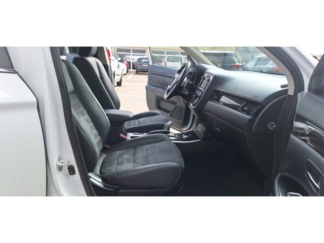 MitsubishiOutlander 2.0 PHEV Kaiteki 4WD Auto 149 kW (203 CV) Vehículo usado en Barcelona - 36 MitsubishiOutlander 2.0 PHEV Kaiteki 4WD Auto 149 kW (203 CV) Vehículo usado en Barcelona - 36