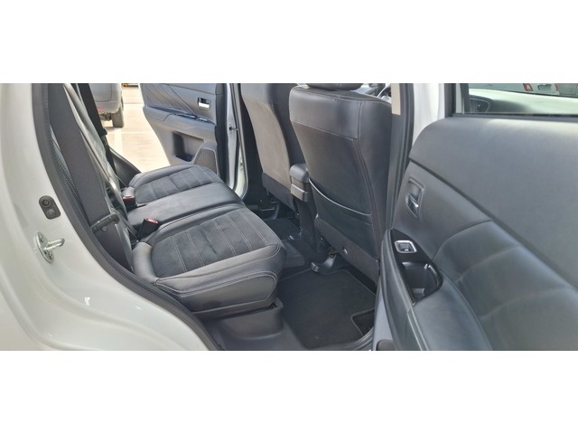 MitsubishiOutlander 2.0 PHEV Kaiteki 4WD Auto 149 kW (203 CV) Vehículo usado en Barcelona - 40 MitsubishiOutlander 2.0 PHEV Kaiteki 4WD Auto 149 kW (203 CV) Vehículo usado en Barcelona - 40