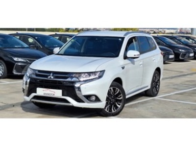 Mitsubishi Outlander 2.0 PHEV Kaiteki 4WD Auto 149 kW (203 CV) Mitsubishi Outlander 2.0 PHEV Kaiteki 4WD Auto 149 kW (203 CV)