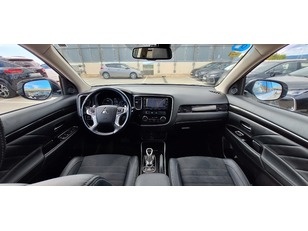 Mitsubishi Outlander 2.0 PHEV Kaiteki 4WD Auto 149 kW (203 CV) Mitsubishi Outlander 2.0 PHEV Kaiteki 4WD Auto 149 kW (203 CV)