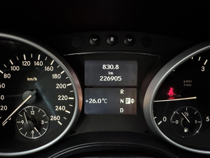 Mercedes-BenzClase M ML 350 CDI 4M Grand Edition 170 kW (231 CV) Vehículo usado en Barcelona - 22 Mercedes-BenzClase M ML 350 CDI 4M Grand Edition 170 kW (231 CV) Vehículo usado en Barcelona - 22