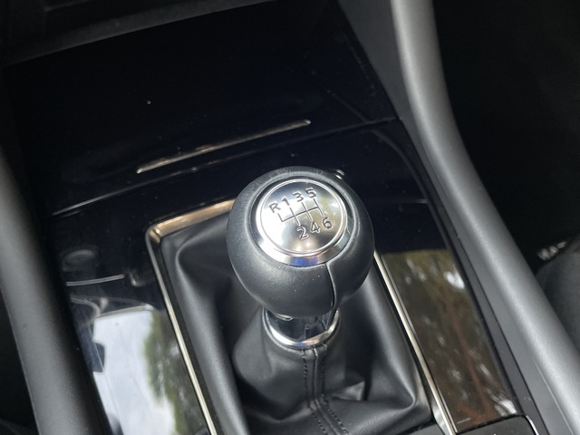 MazdaMazda 3 2.0 e-Skyactiv-G Zenith Safety Black 89 kW (122 CV) Vehículo usado en Barcelona - 16