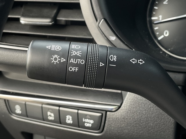 MazdaMazda 3 2.0 e-Skyactiv-G Zenith Safety Black 89 kW (122 CV) Vehículo usado en Barcelona - 22