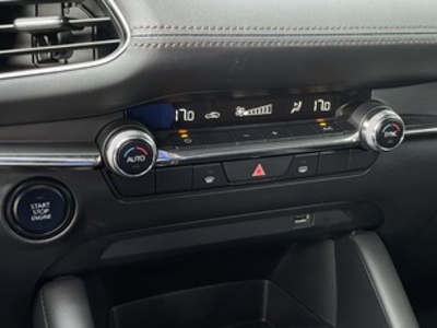 Mazda Mazda 3 2.0 e-Skyactiv-G Zenith Safety Black 89 kW (122 CV) Mazda Mazda 3 2.0 e-Skyactiv-G Zenith Safety Black 89 kW (122 CV)