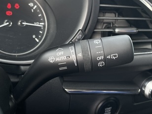 Mazda Mazda 3 2.0 e-Skyactiv-G Zenith Safety Black 89 kW (122 CV)