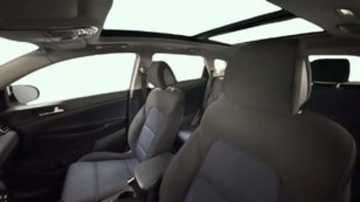 Hyundai Tucson 1.7 CRDI BlueDrive Essence 4x2 85 kW (115 CV) Hyundai Tucson 1.7 CRDI BlueDrive Essence 4x2 85 kW (115 CV)