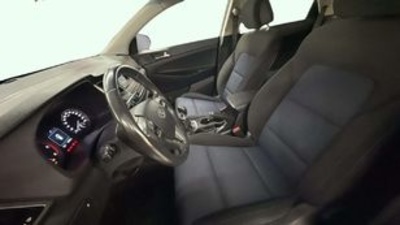 Hyundai Tucson 1.7 CRDI BlueDrive Essence 4x2 85 kW (115 CV) Hyundai Tucson 1.7 CRDI BlueDrive Essence 4x2 85 kW (115 CV)