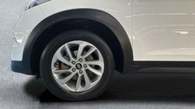 Hyundai Tucson 1.7 CRDI BlueDrive Essence 4x2 85 kW (115 CV) Hyundai Tucson 1.7 CRDI BlueDrive Essence 4x2 85 kW (115 CV)