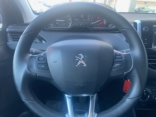 Peugeot 208 PureTech Signature 60 kW (82 CV) Peugeot 208 PureTech Signature 60 kW (82 CV)