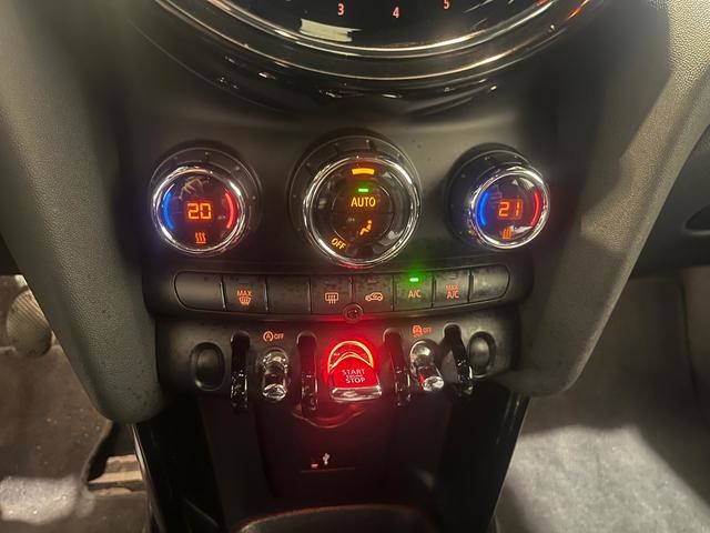 MINI Cooper 100 kW (136 CV) MINI 5 Puertas en Barcelona