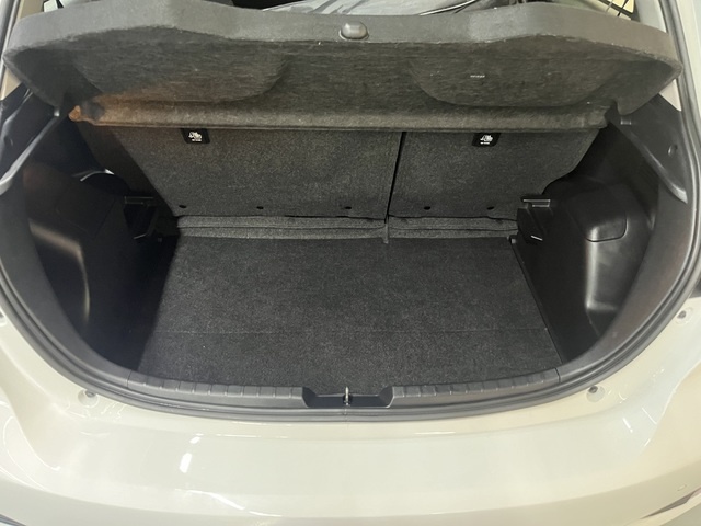 ToyotaYaris 1.5 100H Active 74 kW (100 CV) Vehículo usado en Barcelona - 26