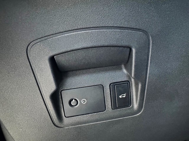 Land RoverRange Rover Velar D240 I4 Standard 4WD Auto 150 kW (204 CV) Vehículo usado en Barcelona - 14 Land RoverRange Rover Velar D240 I4 Standard 4WD Auto 150 kW (204 CV) Vehículo usado en Barcelona - 14