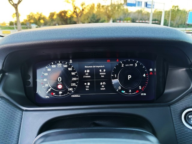 Land RoverRange Rover Velar D240 I4 Standard 4WD Auto 150 kW (204 CV) Vehículo usado en Barcelona - 18 Land RoverRange Rover Velar D240 I4 Standard 4WD Auto 150 kW (204 CV) Vehículo usado en Barcelona - 18