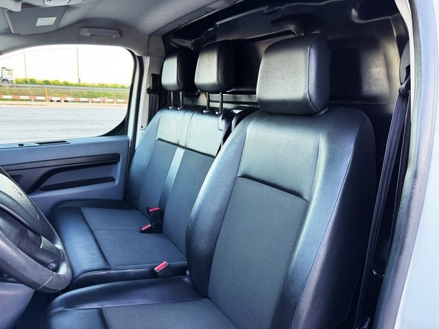 PeugeotExpert Furgon BlueHDi 120 S&S Pro Standard 88 kW (120 CV) Vehículo usado en Barcelona - 4 PeugeotExpert Furgon BlueHDi 120 S&S Pro Standard 88 kW (120 CV) Vehículo usado en Barcelona - 4