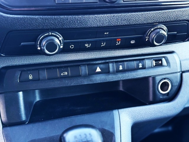 PeugeotExpert Furgon BlueHDi 120 S&S Pro Standard 88 kW (120 CV) Vehículo usado en Barcelona - 16