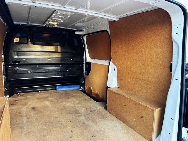 PeugeotExpert Furgon BlueHDi 120 S&S Pro Standard 88 kW (120 CV) Vehículo usado en Barcelona - 22 PeugeotExpert Furgon BlueHDi 120 S&S Pro Standard 88 kW (120 CV) Vehículo usado en Barcelona - 22