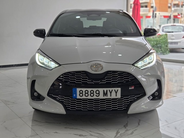 ToyotaYaris 130H GR Sport Plus 96 kW (130 CV) Vehículo usado en Barcelona - 2 ToyotaYaris 130H GR Sport Plus 96 kW (130 CV) Vehículo usado en Barcelona - 2
