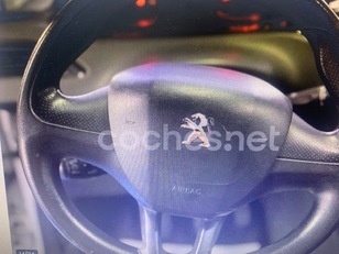 Peugeot 208 1.2 VTi Active 60 kW (82 CV) Peugeot 208 1.2 VTi Active 60 kW (82 CV)