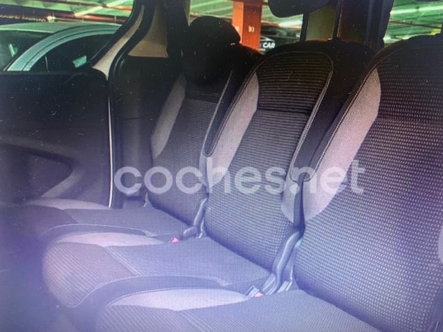 PeugeotPartner Tepee BlueHDi 100 Outdoor 74 kW (100 CV) Vehículo usado en Barcelona - 8 PeugeotPartner Tepee BlueHDi 100 Outdoor 74 kW (100 CV) Vehículo usado en Barcelona - 8