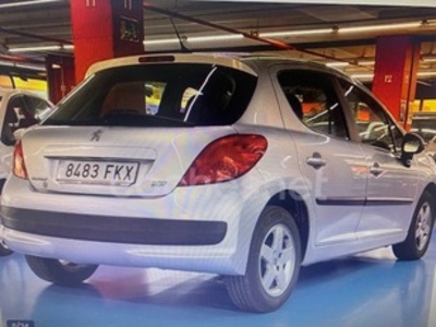 Peugeot 207 1.4 Urban 54 kW (75 CV) Peugeot 207 1.4 Urban 54 kW (75 CV)