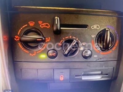 Peugeot 207 1.4 Urban 54 kW (75 CV) Peugeot 207 1.4 Urban 54 kW (75 CV)