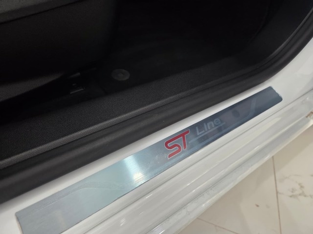 FordFocus 1.0 Ecoboost S&S ST-Line 92 kW (125 CV) Vehículo usado en Barcelona - 33 FordFocus 1.0 Ecoboost S&S ST-Line 92 kW (125 CV) Vehículo usado en Barcelona - 33