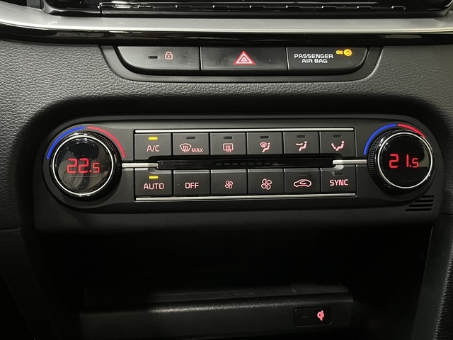 KiaCeed 1.5 MHEV GT Line DCT 118 kW (160 CV) Vehículo usado en Barcelona - 28 KiaCeed 1.5 MHEV GT Line DCT 118 kW (160 CV) Vehículo usado en Barcelona - 28