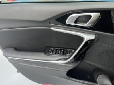 Kia Ceed 1.5 MHEV GT Line DCT 118 kW (160 CV) Kia Ceed 1.5 MHEV GT Line DCT 118 kW (160 CV)