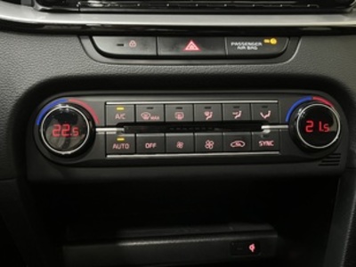 Kia Ceed 1.5 MHEV GT Line DCT 118 kW (160 CV) Kia Ceed 1.5 MHEV GT Line DCT 118 kW (160 CV)