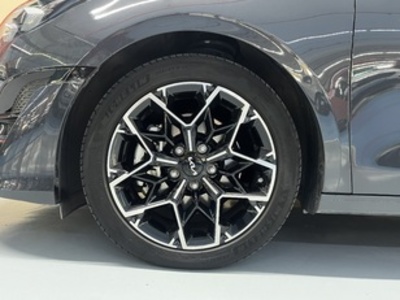 Kia Ceed 1.5 MHEV GT Line DCT 118 kW (160 CV) Kia Ceed 1.5 MHEV GT Line DCT 118 kW (160 CV)