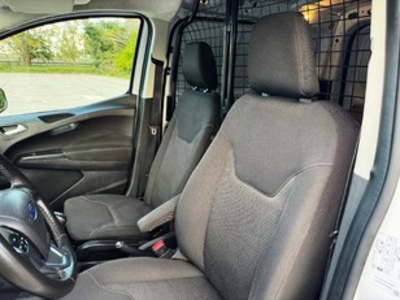 Ford Transit Courier Furgon 1.0 EcoBoost Trend 75 kW (100 CV) Ford Transit Courier Furgon 1.0 EcoBoost Trend 75 kW (100 CV)