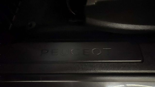 Peugeot3008 BlueHDI 130 S&S Allure EAT8 96 kW (130 CV) Vehículo usado en Barcelona - 20