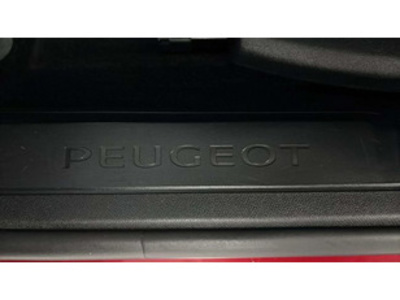 Peugeot 3008 PureTech 130 S&S Active 96 kW (130 CV) Peugeot 3008 PureTech 130 S&S Active 96 kW (130 CV)