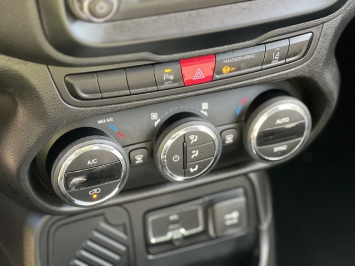 JeepRenegade 1.6 Multijet Longitude 4x2 88 kW (120 CV) Vehículo usado en Barcelona - 21 JeepRenegade 1.6 Multijet Longitude 4x2 88 kW (120 CV) Vehículo usado en Barcelona - 21