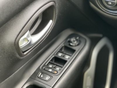 Jeep Renegade 1.6 Multijet Longitude 4x2 88 kW (120 CV) Jeep Renegade 1.6 Multijet Longitude 4x2 88 kW (120 CV)