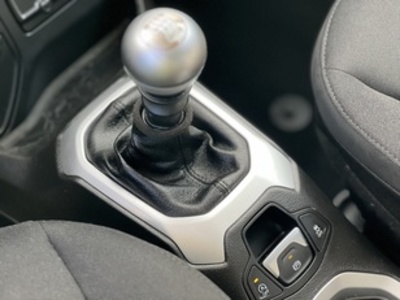 Jeep Renegade 1.6 Multijet Longitude 4x2 88 kW (120 CV) Jeep Renegade 1.6 Multijet Longitude 4x2 88 kW (120 CV)