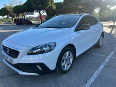 Volvo V40 Cross Country D3 Momentum 110 kW (150 CV) Volvo V40 Cross Country D3 Momentum 110 kW (150 CV)