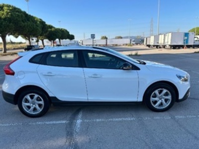Volvo V40 Cross Country D3 Momentum 110 kW (150 CV) Volvo V40 Cross Country D3 Momentum 110 kW (150 CV)