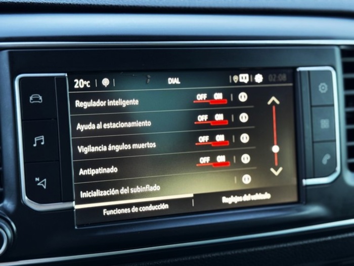 OpelZafira Life 2.0 Diésel L Business Elegance AT 130 kW (177 CV) Vehículo usado en Barcelona - 24 OpelZafira Life 2.0 Diésel L Business Elegance AT 130 kW (177 CV) Vehículo usado en Barcelona - 24