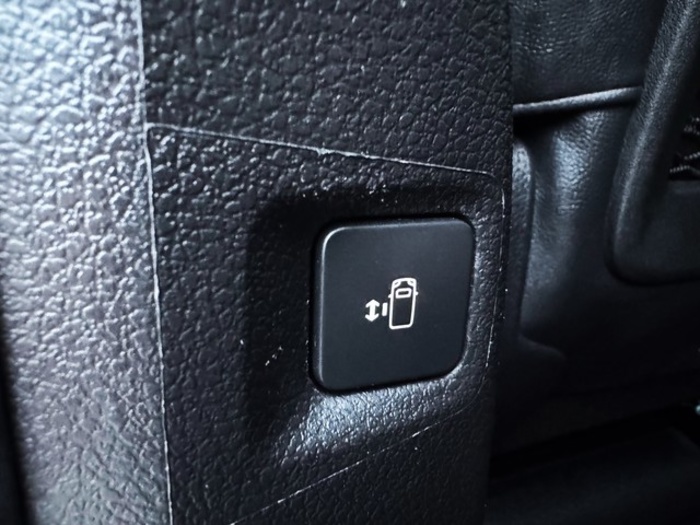 OpelZafira Life 2.0 Diésel L Business Elegance AT 130 kW (177 CV) Vehículo usado en Barcelona - 32 OpelZafira Life 2.0 Diésel L Business Elegance AT 130 kW (177 CV) Vehículo usado en Barcelona - 32