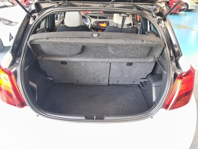 ToyotaYaris 100 Active 73 kW (99 CV) Vehículo usado en Barcelona - 7