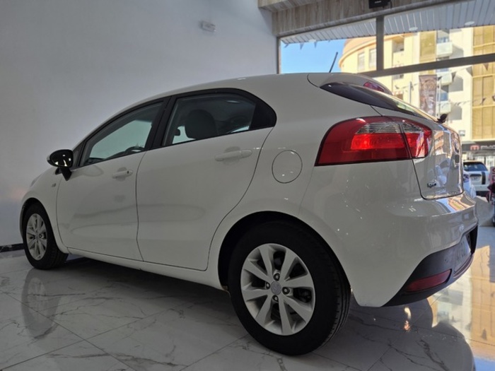KiaRio 1.4 CVVT Eco Dynamics Drive 80 kW (109 CV) Vehículo usado en Barcelona - 7 KiaRio 1.4 CVVT Eco Dynamics Drive 80 kW (109 CV) Vehículo usado en Barcelona - 7