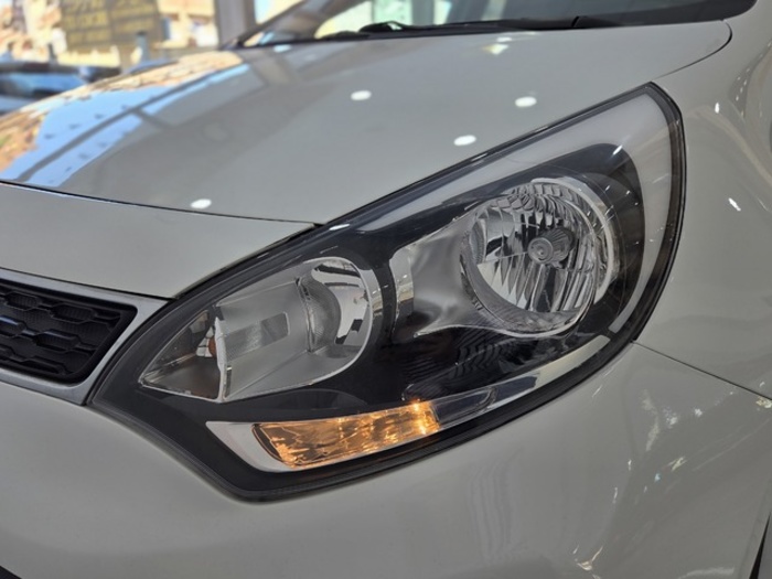 KiaRio 1.4 CVVT Eco Dynamics Drive 80 kW (109 CV) Vehículo usado en Barcelona - 9 KiaRio 1.4 CVVT Eco Dynamics Drive 80 kW (109 CV) Vehículo usado en Barcelona - 9