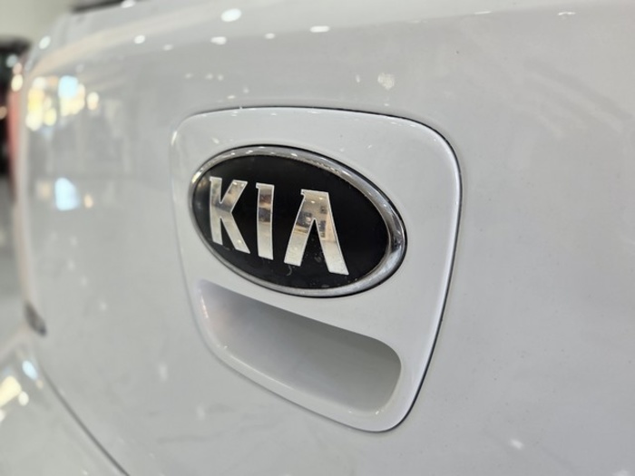 KiaRio 1.4 CVVT Eco Dynamics Drive 80 kW (109 CV) Vehículo usado en Barcelona - 11 KiaRio 1.4 CVVT Eco Dynamics Drive 80 kW (109 CV) Vehículo usado en Barcelona - 11