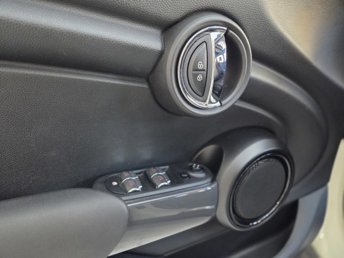 MINIMINI 5 Puertas One 75 kW (102 CV) Vehículo usado en Barcelona - 18 MINIMINI 5 Puertas One 75 kW (102 CV) Vehículo usado en Barcelona - 18