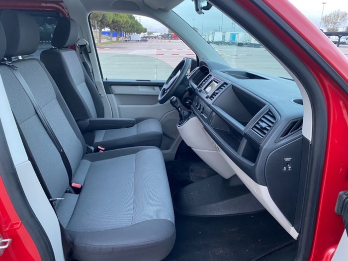 VolkswagenMultivan Outdoor Corto 2.0 TDI BMT 75 kW (102 CV) Vehículo usado en Barcelona - 13 VolkswagenMultivan Outdoor Corto 2.0 TDI BMT 75 kW (102 CV) Vehículo usado en Barcelona - 13