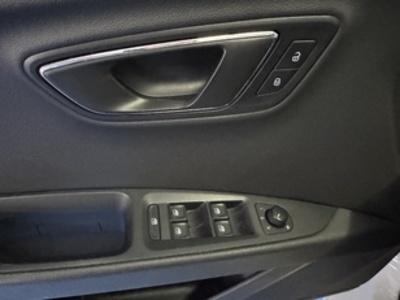 SEAT León 1.6 TDI S&S Style Connect Plus 81 kW (110 CV) SEAT León 1.6 TDI S&S Style Connect Plus 81 kW (110 CV)