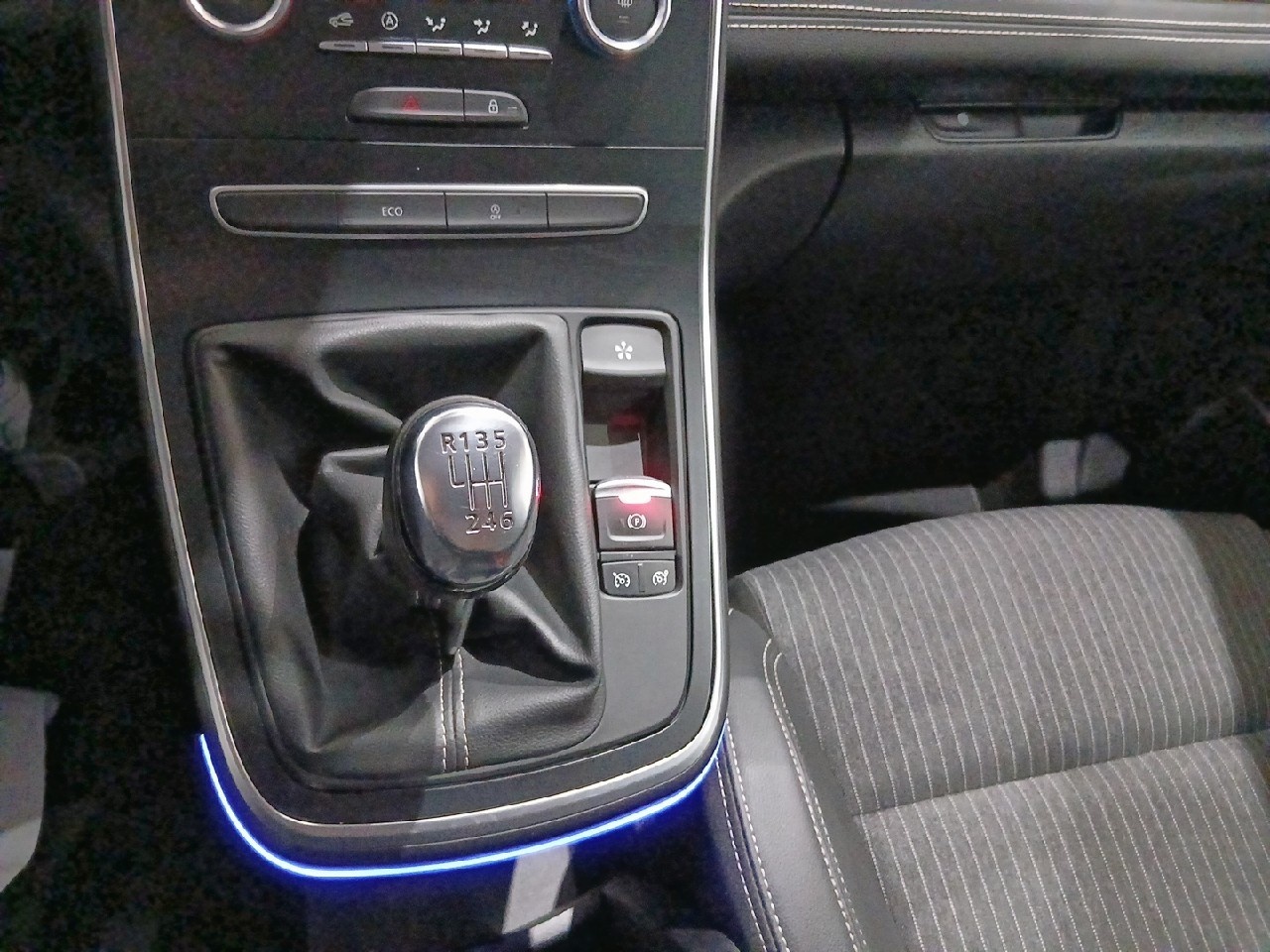 Renault Grand Scenic Zen TCe 103 kW (140 CV) GPF - 7