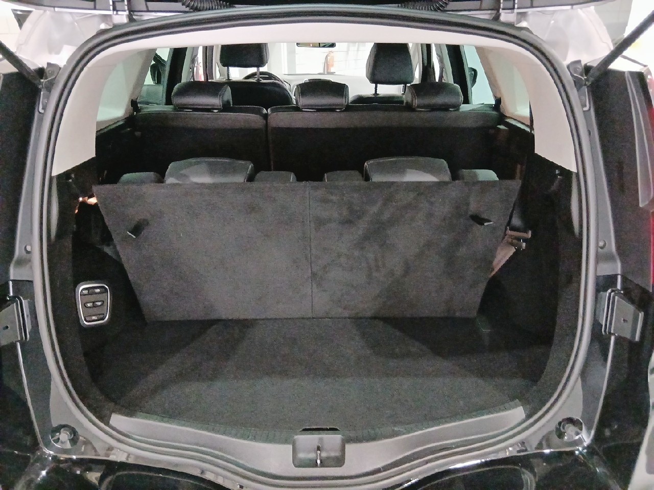 Renault Grand Scenic Zen TCe 103 kW (140 CV) GPF - 13