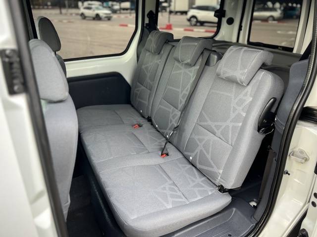 FordConnect 1.8 TDCI Kombi Trend 230 L 66 kW (90 CV) Vehículo usado en Barcelona - 15